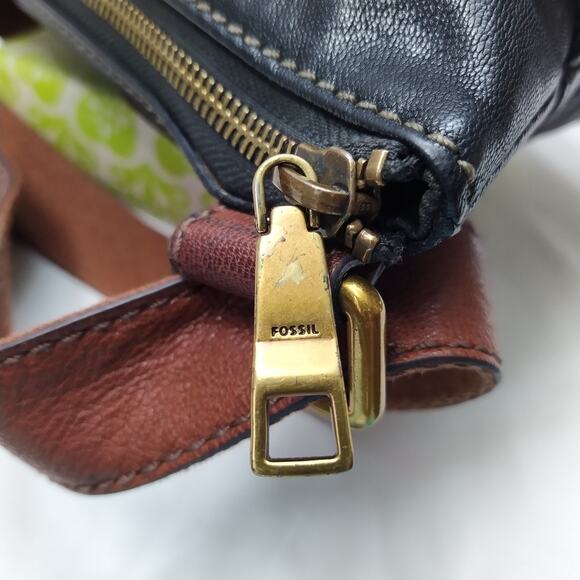 Fossil Black Pebbled Leather Zipper Pockets Crossbody Bag - Picture 11 of 16